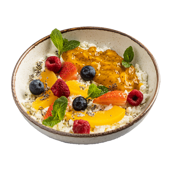 Творог с соусом манго-маракуйя и фруктами