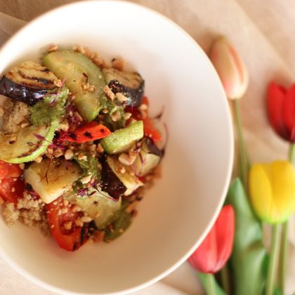 Овощи-гриль с киноа и Песто