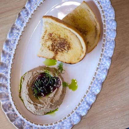 Куриный паштет с домашним конфитюром и чиабаттой