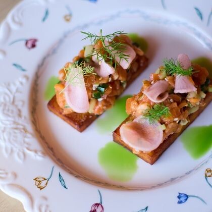 Тар тар из форели на хашбрауне