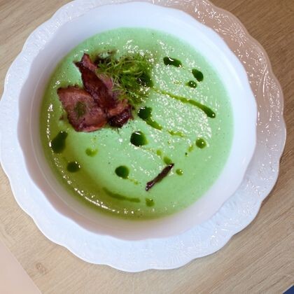 Крем-суп из брокколи с хрустящей ветчиной