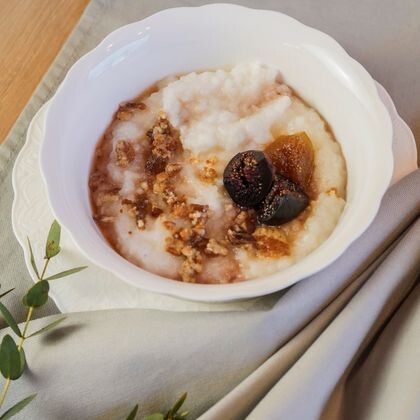 Рисовая каша с инжиром и мягким печеньем