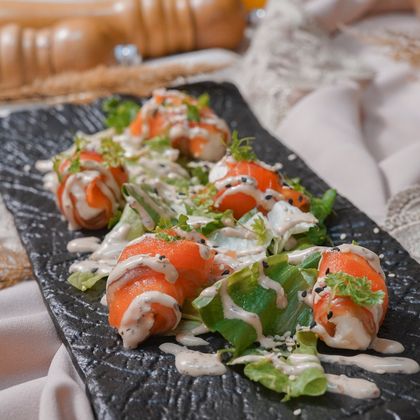 Форель со сливочным сыром и ореховым соусом