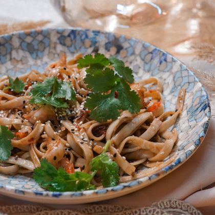 Лапша удон с тигровыми креветками