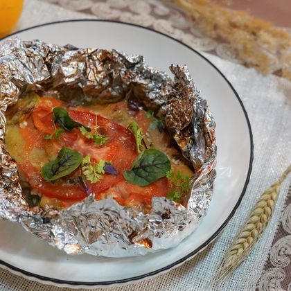 Красная рыба, запечённая с овощами в фольге