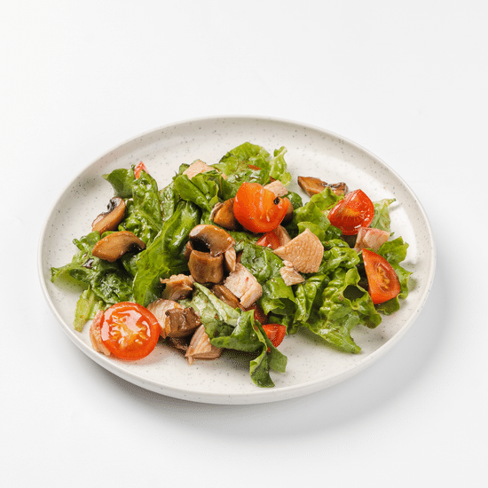 Салат с куриным филе и соусом Наршараб