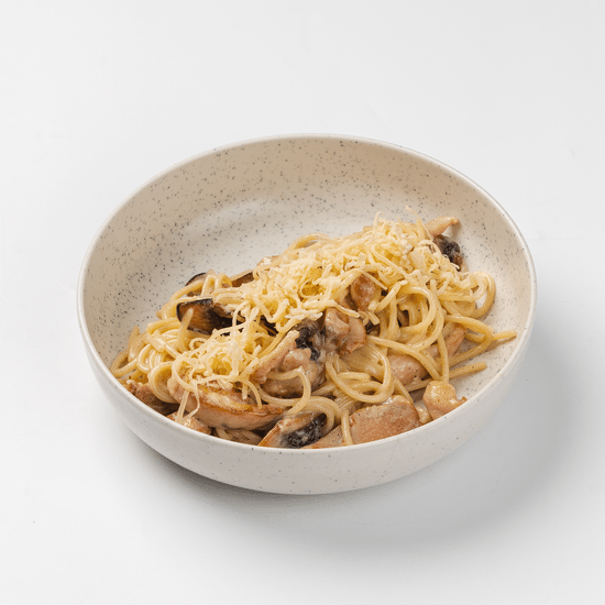 Спагетти с курицей и грибами