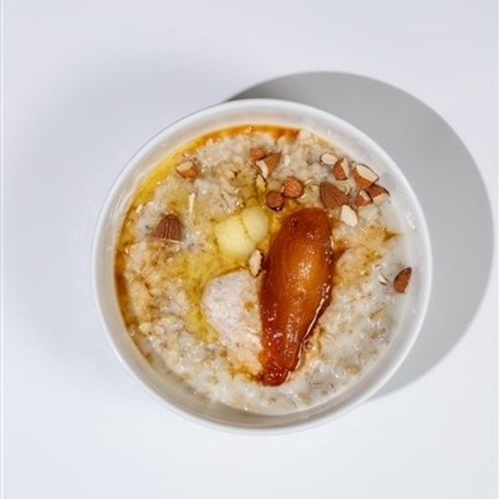 Каша овсяная с грушей и фундучным кремомо