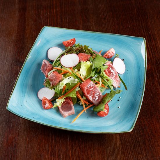 Салат с тунцом