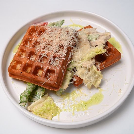 Вафли с курицей и беконом (а-ля Цезарь)