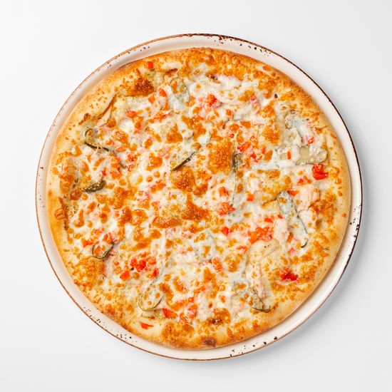 Пицца с копченой курочкой и овощами