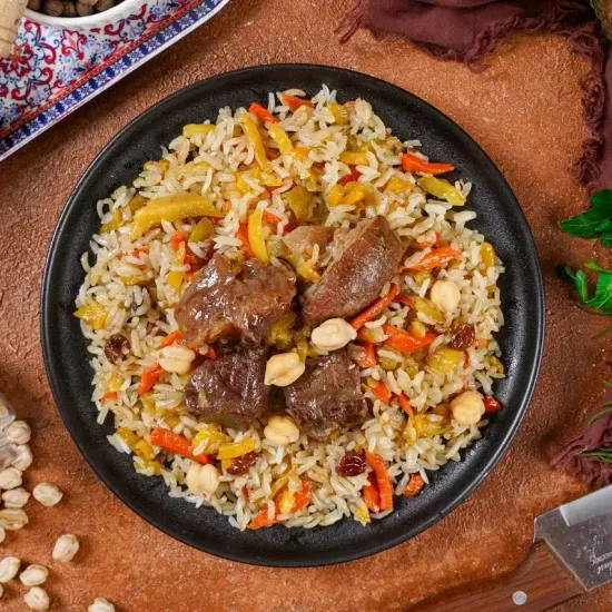 Плов с говядиной и перепелиными яйцами