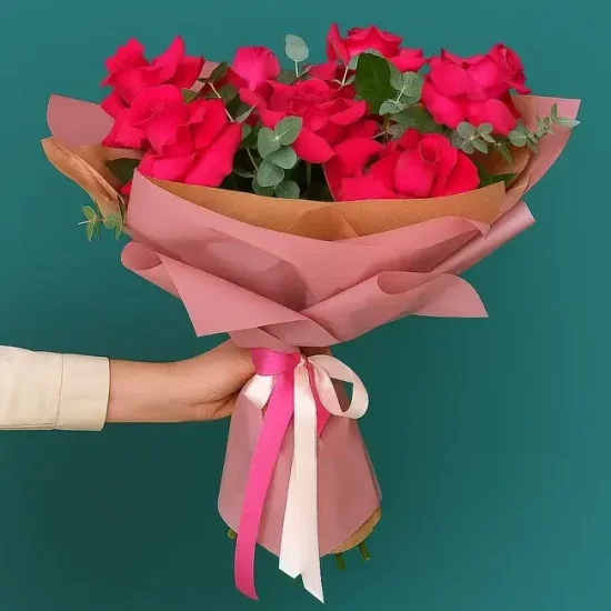 Букет цветов с французскими малиновыми  розами 7 шт.