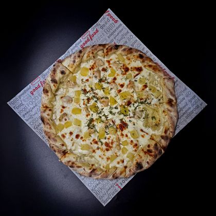 Куриная пицца с ананасом