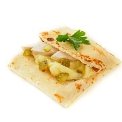 Русский с томленой грудкой, пюре и огурцами