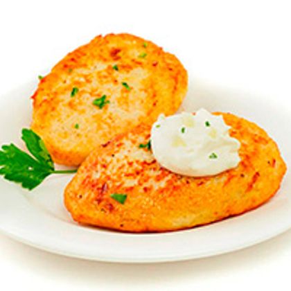 Драники с мясом и сметаной
