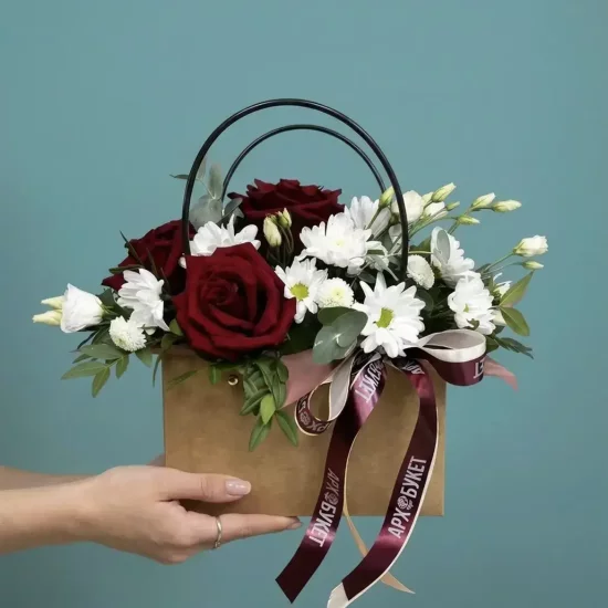 Сумочка с розами и хризантемой