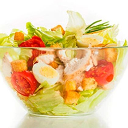 Салат Цезарь с цыпленком