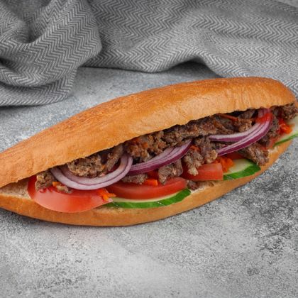 Булка с мясом говядины
