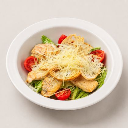 Салат Цезарь с курицей