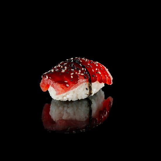 Суши с тунцом