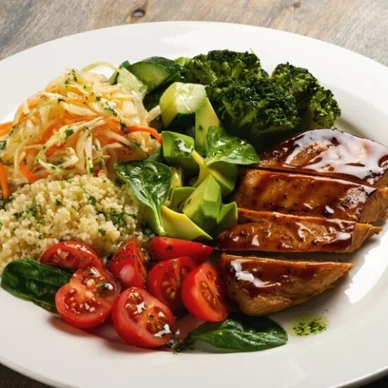 Куриное филе с кускусом и овощами