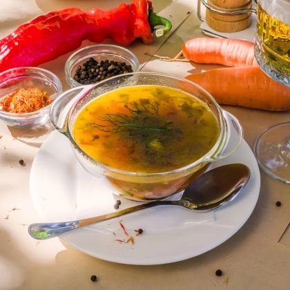 Говяжий бульон с овощами