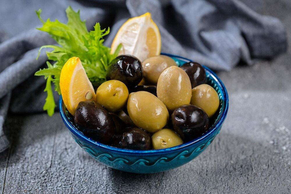 Оливки и маслины