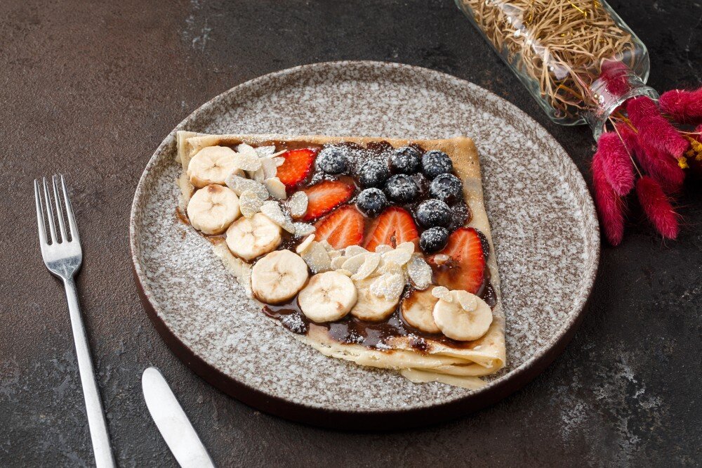 Фруктовый блин с шоколадом nutella