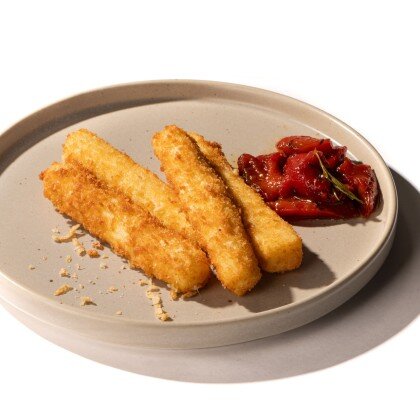 Сырные сигары с варением из перцов