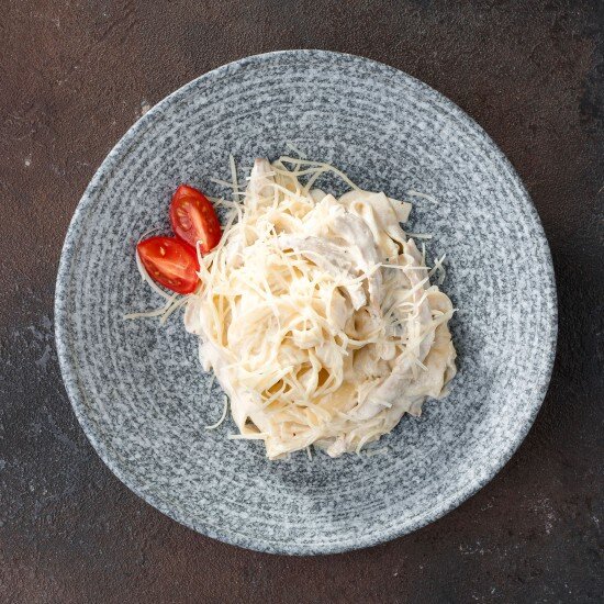 Феттучини с курицей и грибами в сливочном соусе