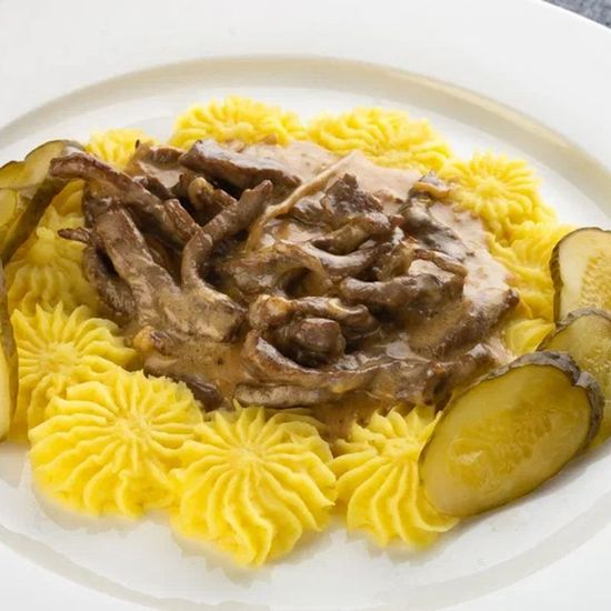 Бефстроганов с картофельным пюре