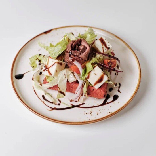 Свекольная вафля с ростбифом