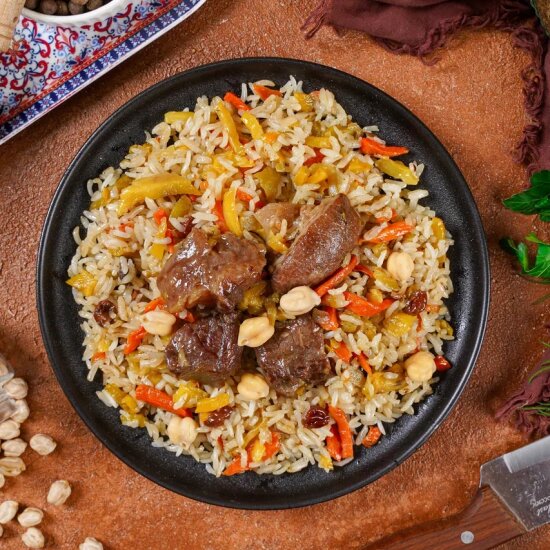 Плов с говядиной и перепелиными яйцами