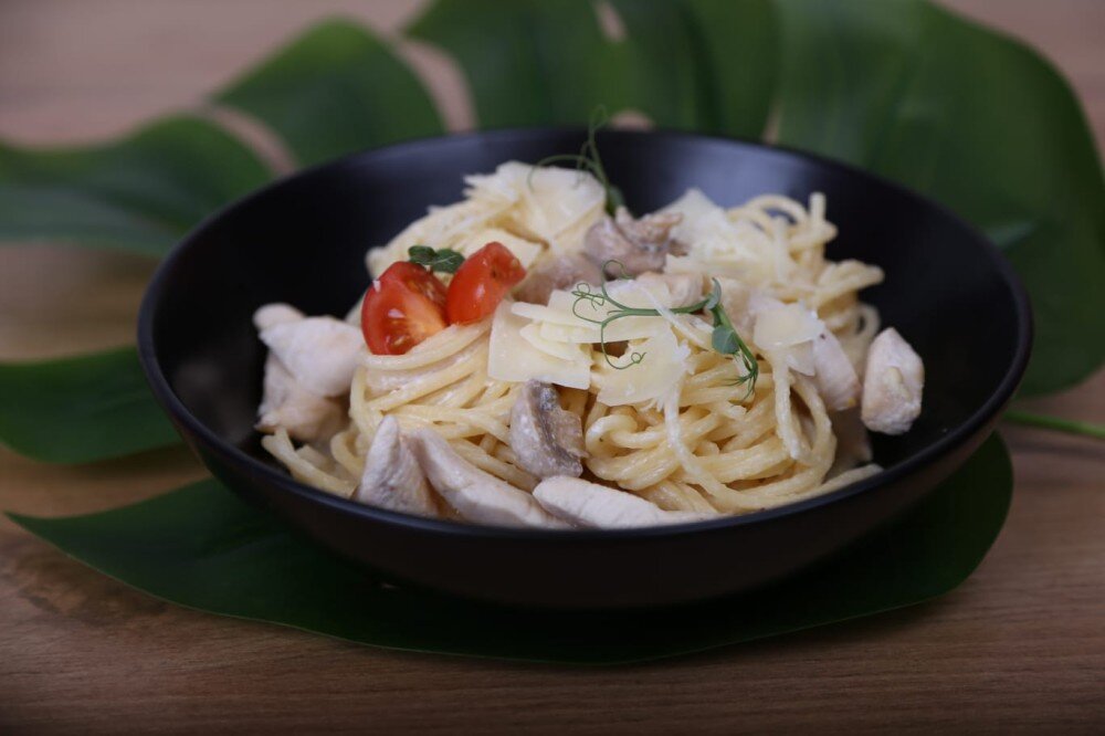 Паста  курица и грибы в сливочном соусе