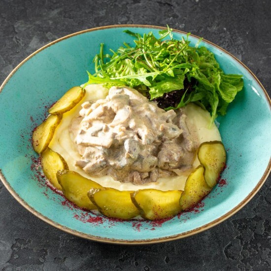 Бефстроганов с картофельным пюре