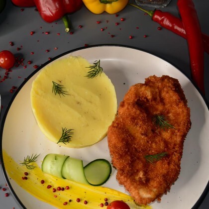 Шницель куриный
с картофельным пюре