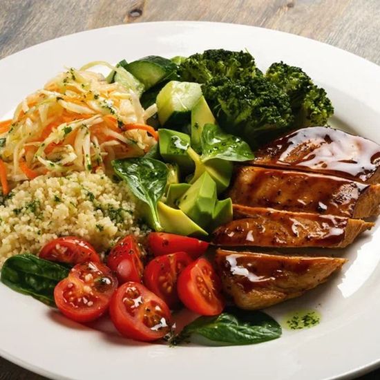 Куриное филе с кускусом и овощами