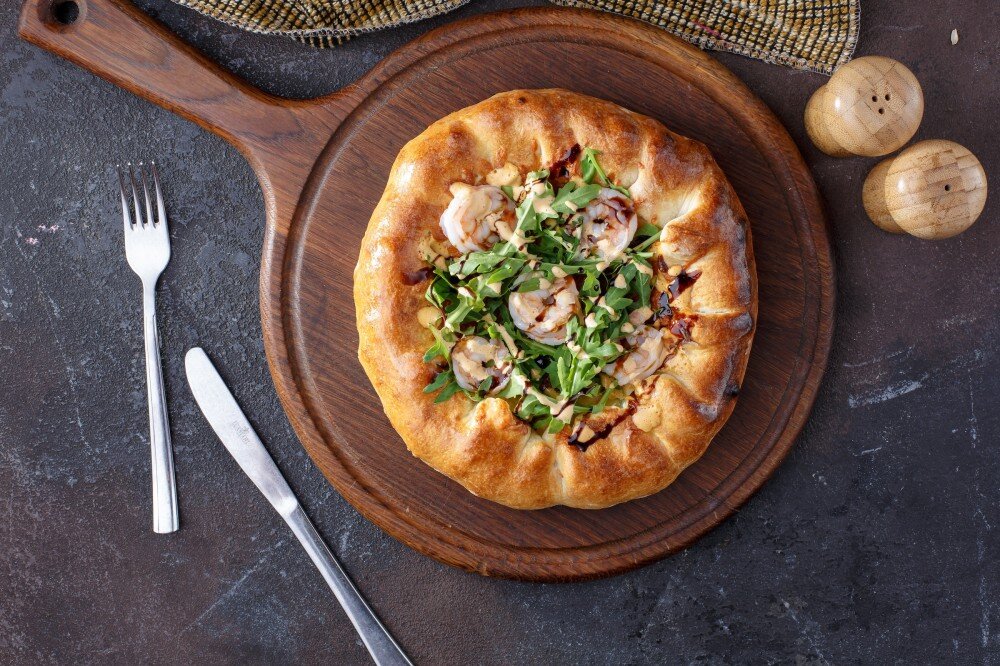 Хачапури 4 сыра с тигровыми креветками