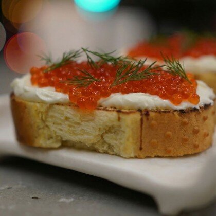Брускетта с икрой