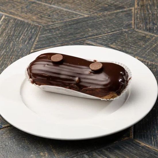 Эклер шоколадный порц