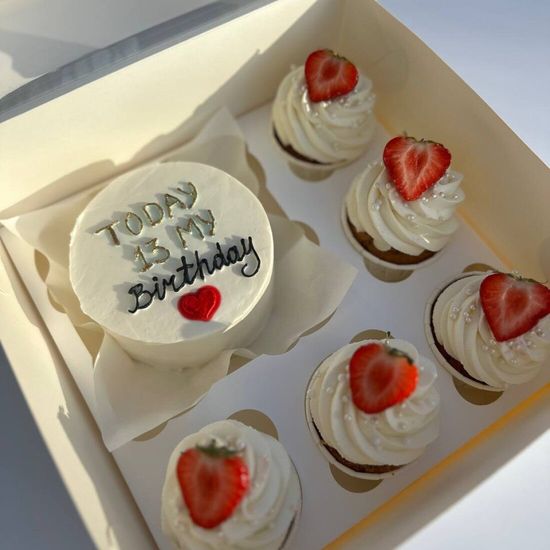 Бенто торт и капкейки шоколадные с карамелью или карамельные с вишней на выбор