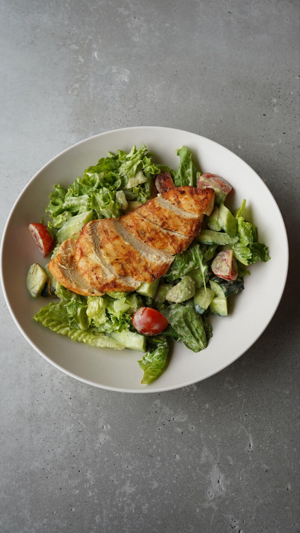 Легкий салат с курицей