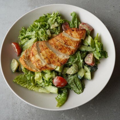 Легкий салат с курицей