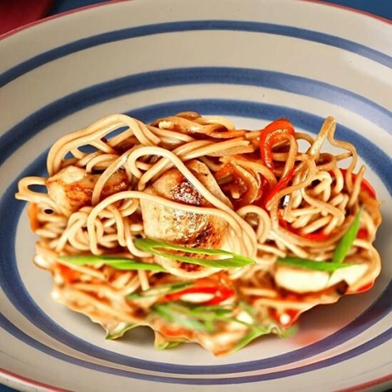 Удон с куриной грудкой и ананасами