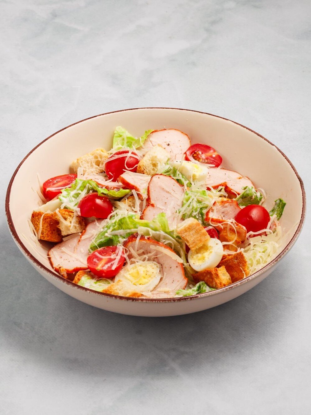 Салат «Цезарь»‎ с индейкой