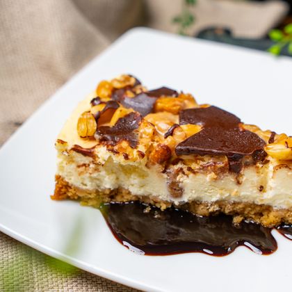 Чизкейк Сникерс