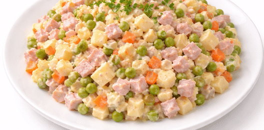 Салат "Оливье с колбасой"