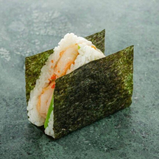 Онигири с креветкой