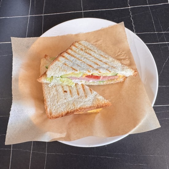 Сендвич с ветчиной